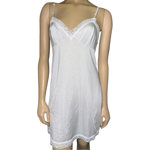 Vanity Fair women's Elegant Nylon White Lace Trim Chemise size 34 - Picture 1 of 10